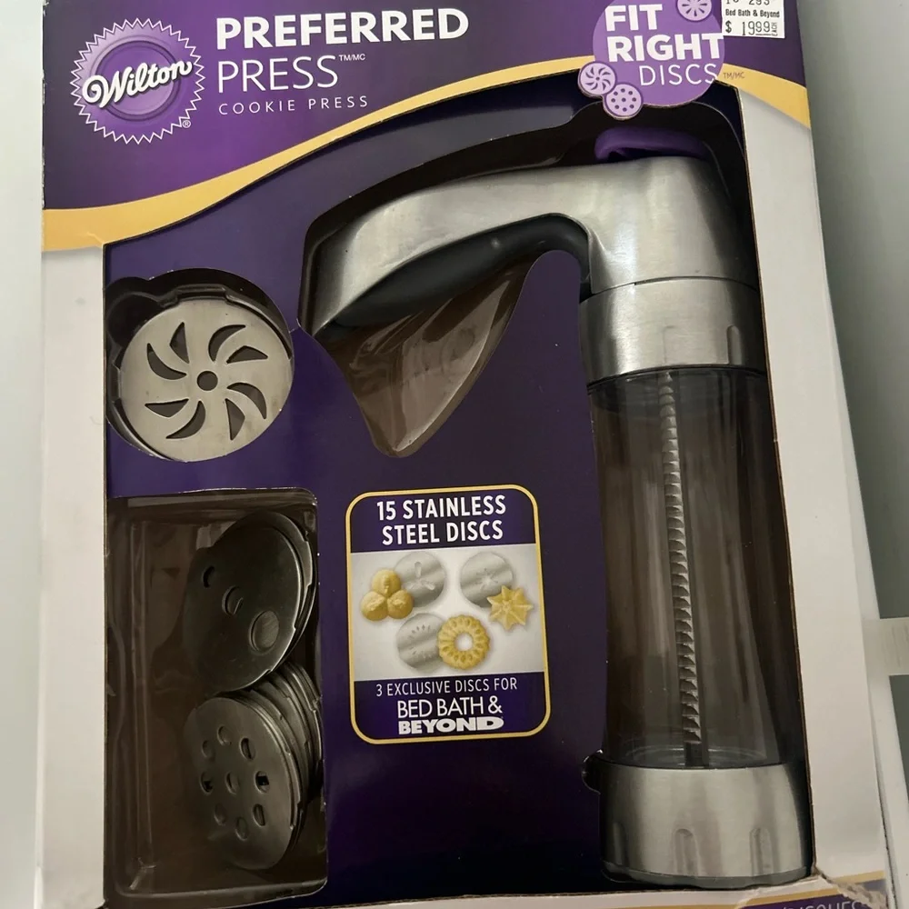 Wilton Makesiteasy Cookie Press with Purple Accents